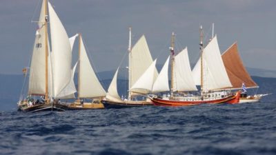 To 4o Spetses Classic Yacht Race ανοίγει ξανά πανιά! data-ot-retina=