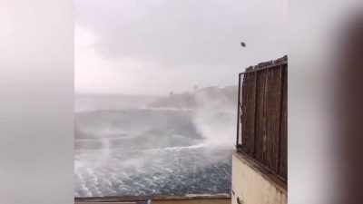 Κέρκυρα: Τουρίστας κατέγραψε σε βίντεο μία θαλάσσια «ρουφήχτρα» [vid]