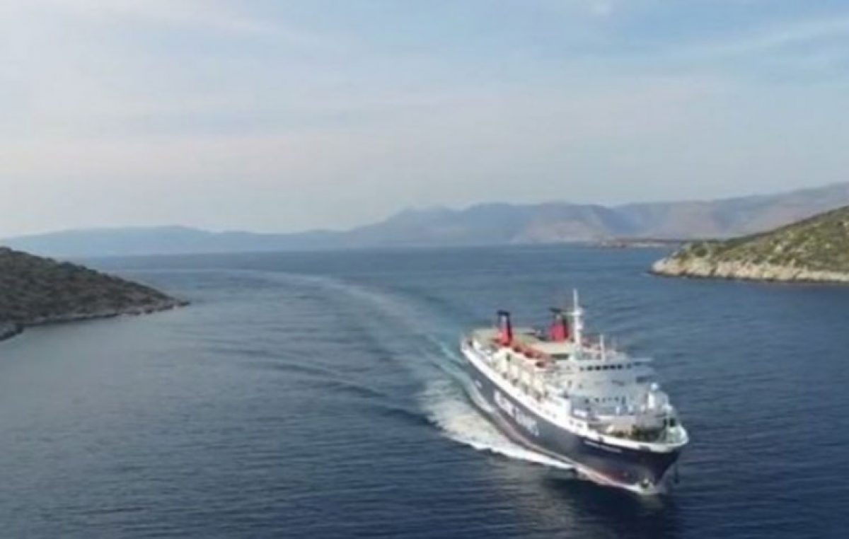 Η ΤΟΠ μανούβρα του Εξπρές Πήγασος στο λιμάνι Μεστών Χίου #βίντεο