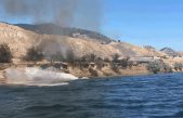 Απίστευτο βίντεο δείχνει πώς ένα οδηγός σκάφους σβήνει φωτιά στη στεριά